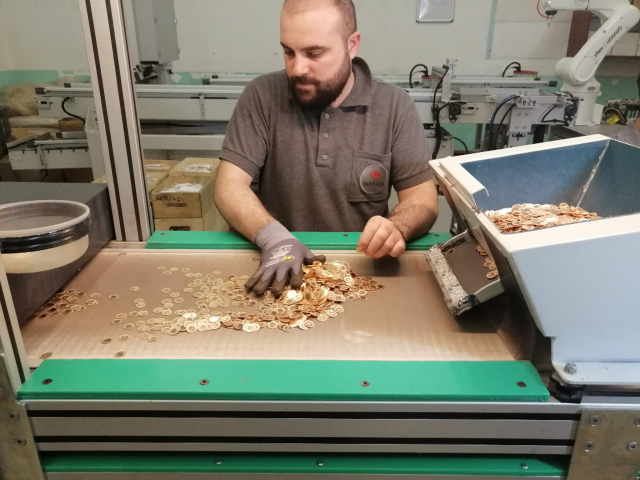 Vatandas Altin Icin Kuyumculara Hucum Etti 16948582 5104 M