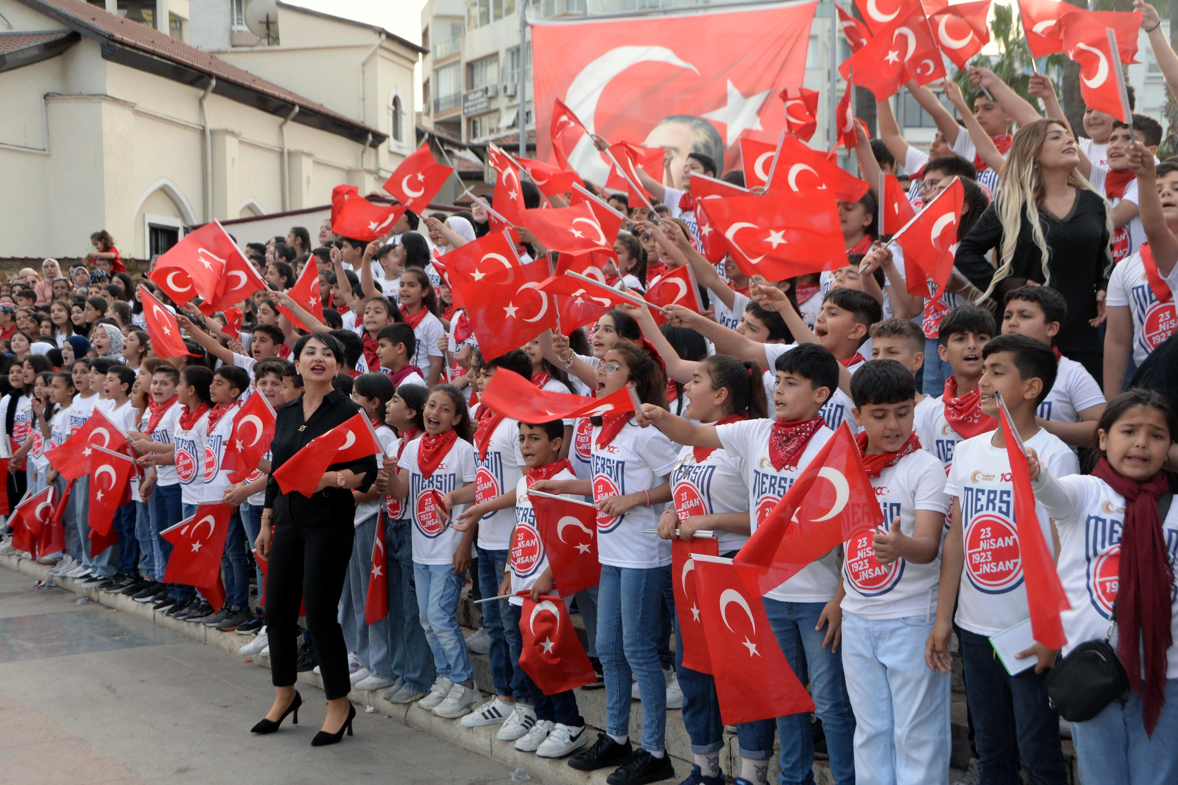 Mersinde 1923 Ogrenci Ile 23 Nisan Kons 44134 (1)