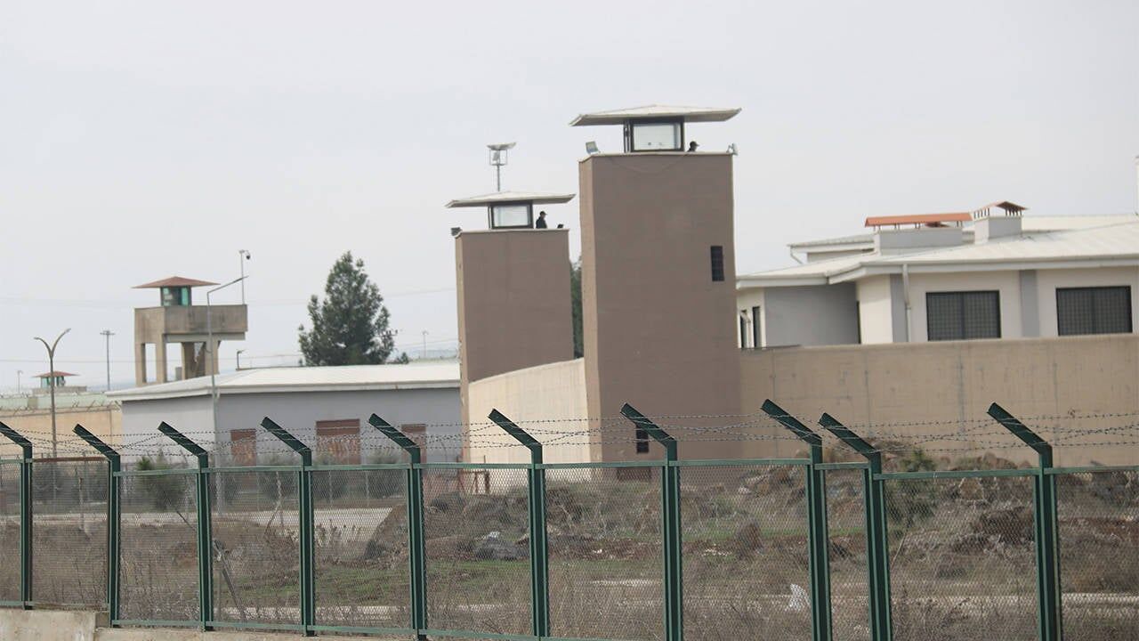 Diyarbakirda Cezaevinde Cok Sayida Mahkum Ve Personel Zehirlendi