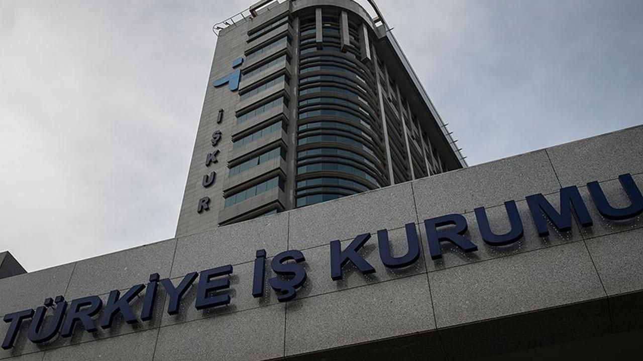 "İzmirli Üniversitelilere Müjde: 8 Bin 976 Öğrenciye Kampüste İş İmkânı!"