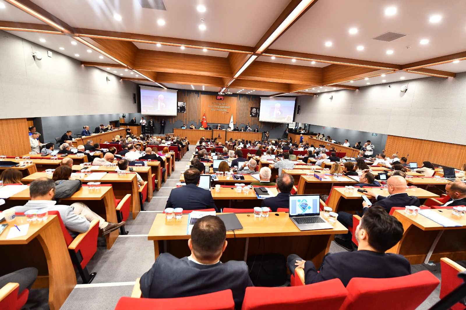 İzmir Büyükşehir Belediyesi Ana Hizmet Binası Için Plan Değişikliği