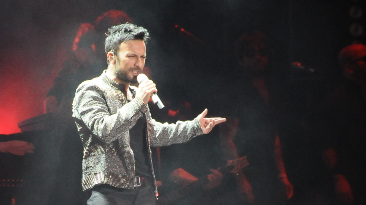 Tarkan Beklenen Albumunden 20 Saniyelik Yeni Sarki Videosu Paylasti