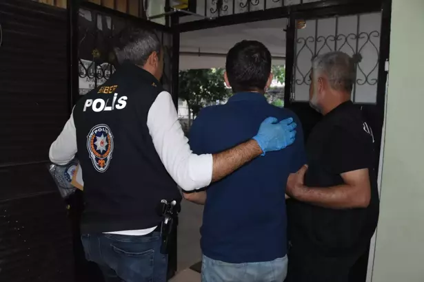 Mersin’de Müstehcen Yayın Yapan 12 Kişi Gözaltına Alındı