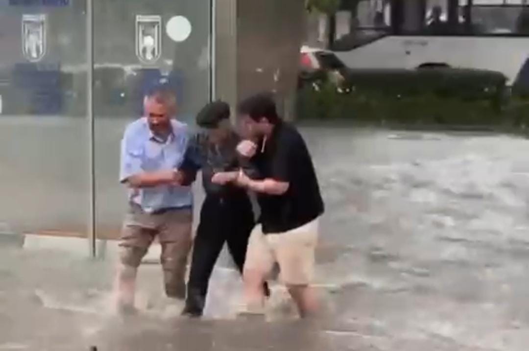 Ankara Sular Altında! Alt Geçit Ve Caddeler Göle Döndü (1)