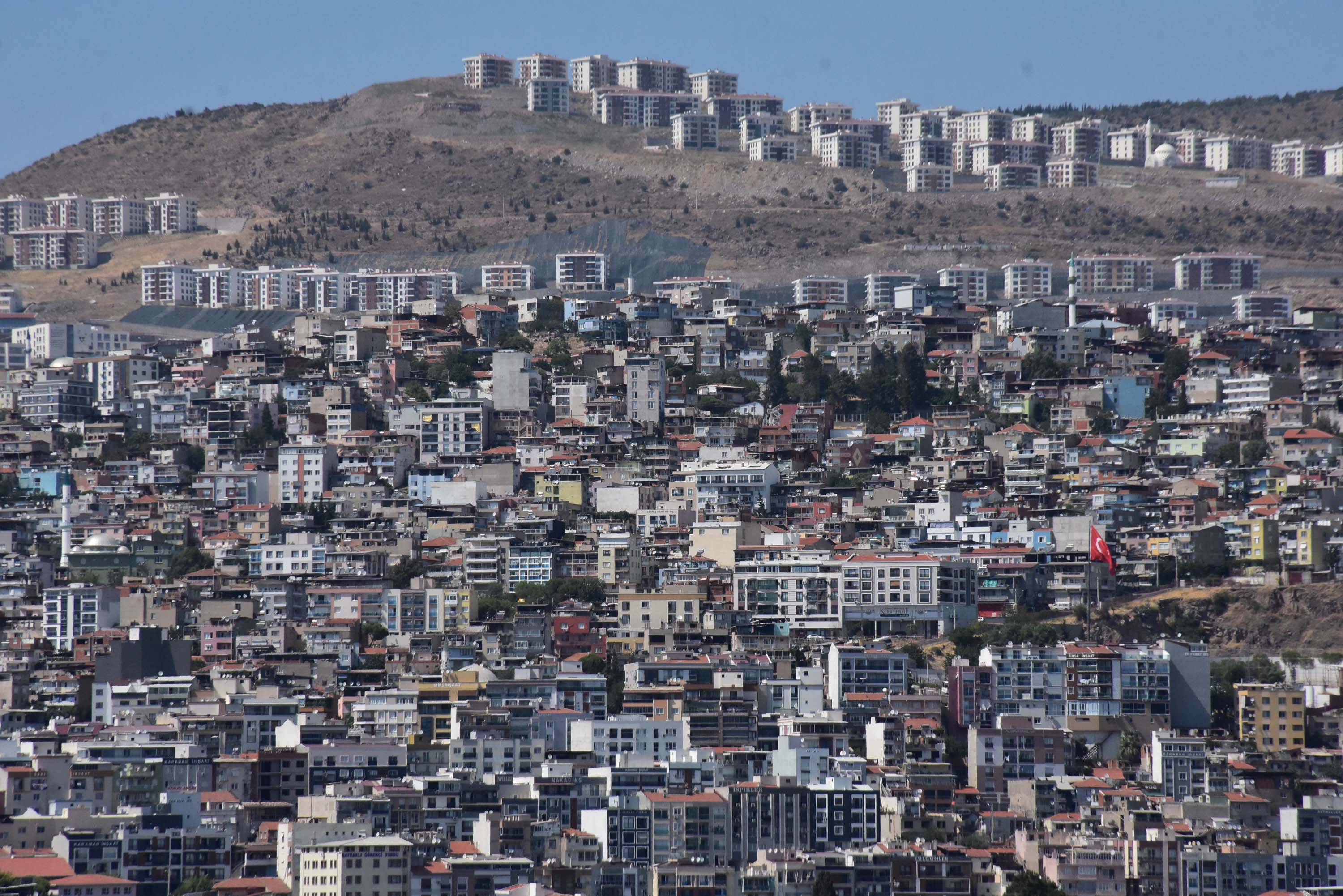 İzmir'deki Yapıların Yüzde 40'I Gecekondu, Kaçak Ve Ruhsatsız (1)