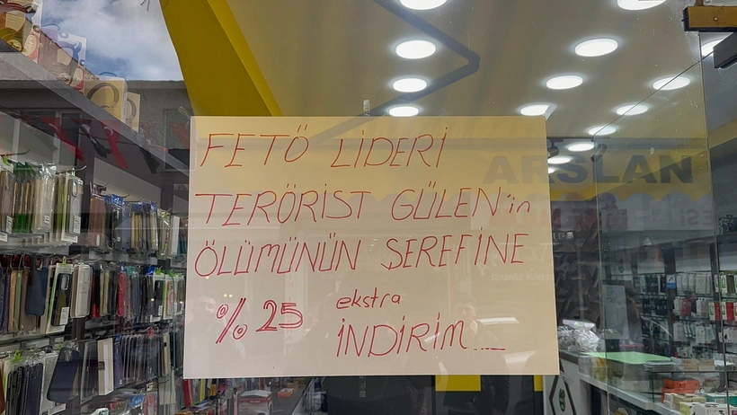 Bursa'da Esnaf, Gülen'in Ölümünü Indirimle 'Kutladı'-1