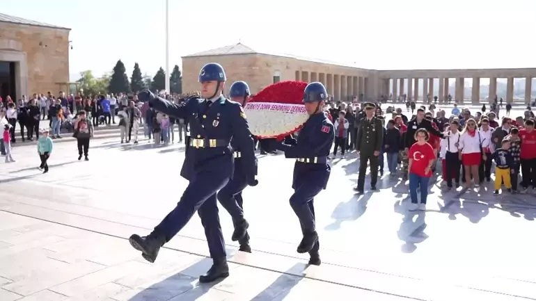 Down Sendromlular Anıtkabir'de Cumhuriyeti Kutladı-1