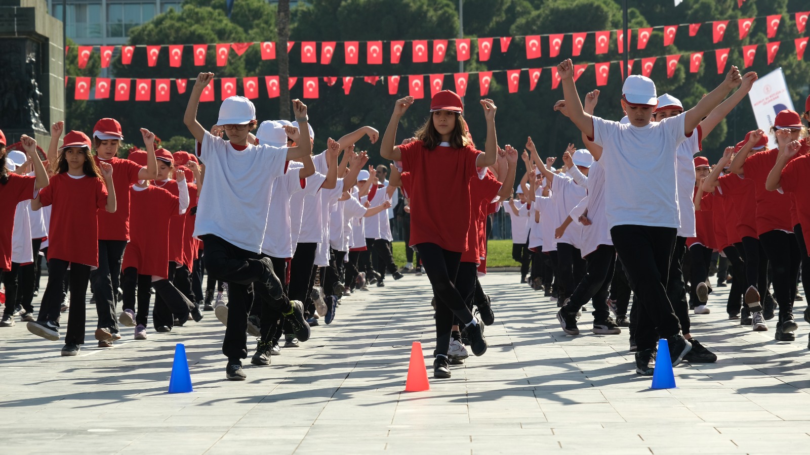 Izmir De Cumhuriyet In 101 Inci Yili Kutlamalari (37)