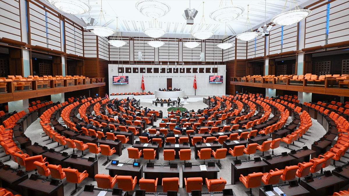 Devlet Memurlarina Iliskin Duzenlemeleri De Iceren Kanun Teklifi Tbmmde Aapicture2024112936333726