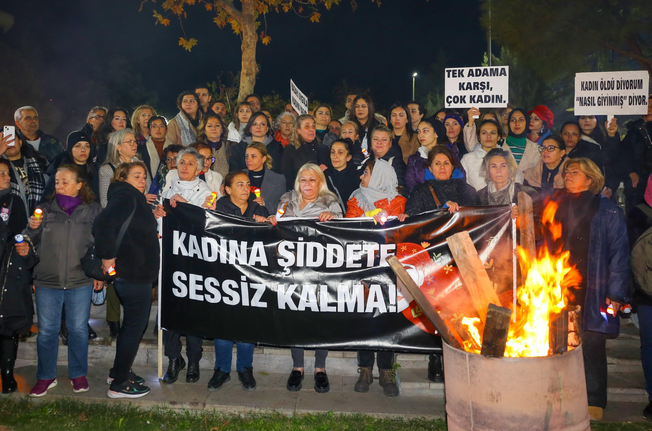 Karabağlarda Kadınlar Şiddete Karşı Tek Yürek (7)