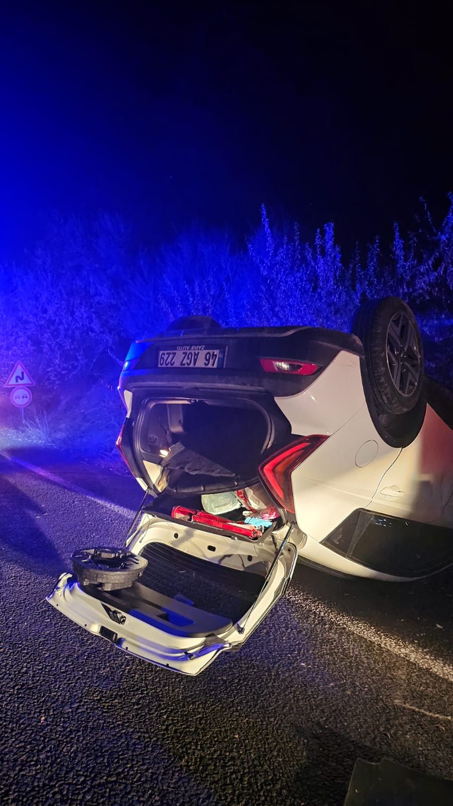 Takla atan otomobilde dört kişi yaralandı