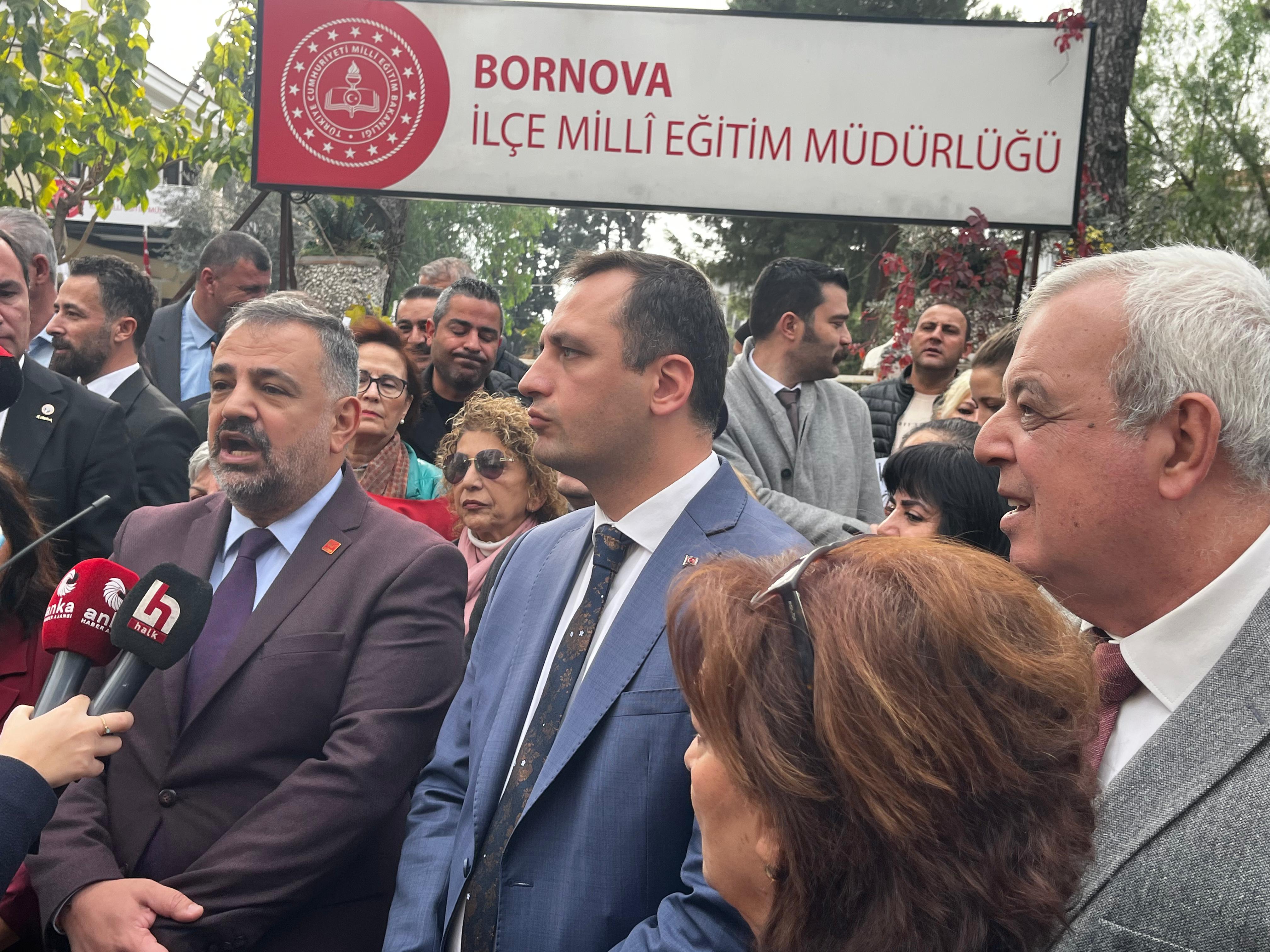 CHP İzmir İl Başkanı Şenol Aslanoğlu, Bornova Belediye Başkanı Ömer Eşki ve CHP Bornova İlçe Başkanı Ertürk Çapın