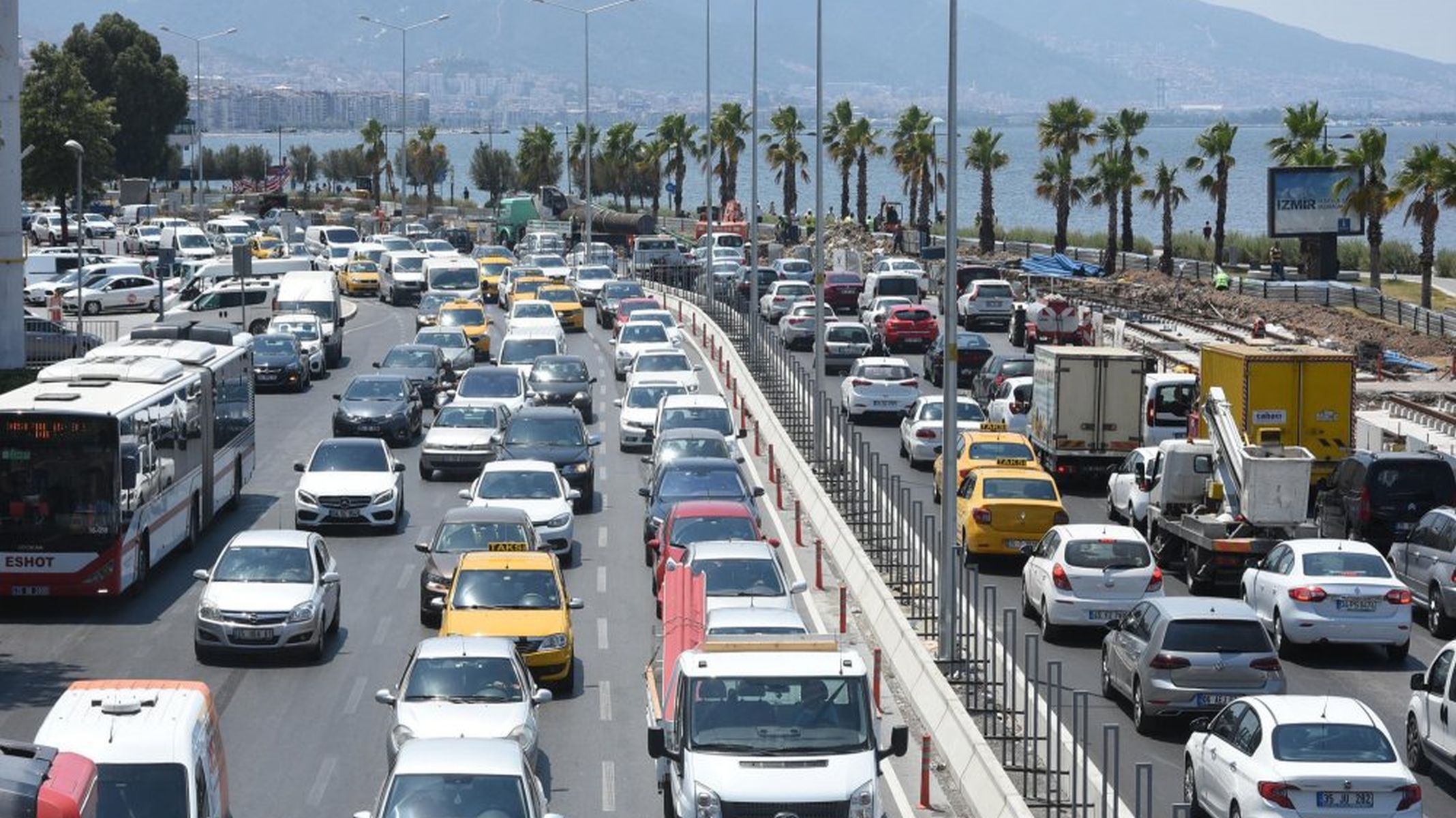 Aşırı Trafik Yoğunluğu Havayı Kirletiyor