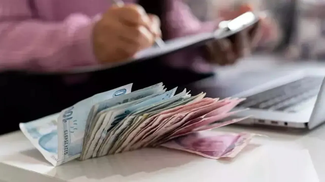 Emekli Promosyonu Maaslari Bile Solladi 6J67 Cover.jpg