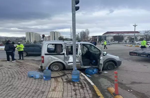 Trafik kazasında hayatını kaybeden üniversite öğrencisi son yolculuğuna uğurlandı