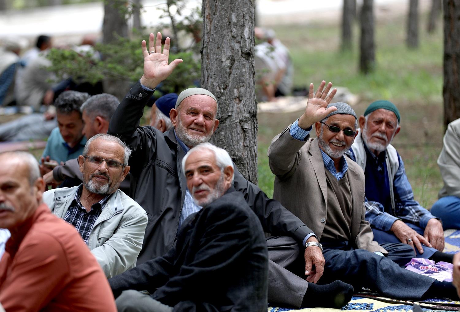 Karatay Belediyesi Emekli Konagi Sakinlerini Piknikte Bulusturdu.jpg 1500