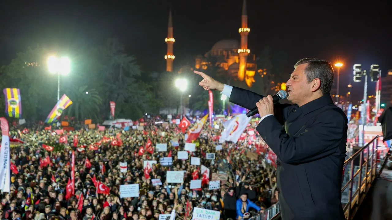 Ozgur Ozel Yeni Adresi Acikladi Saat Verdi W0Vh Cover.jpg