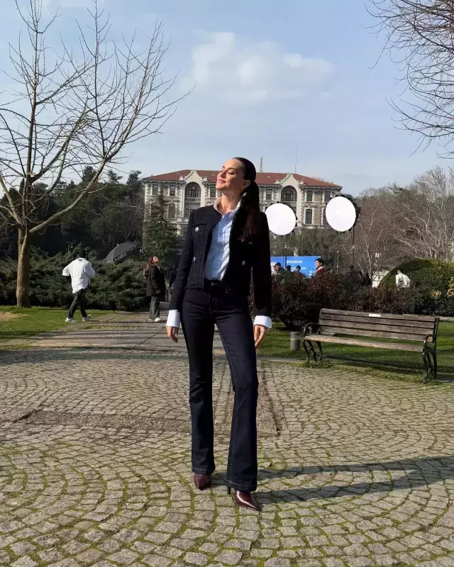Fahriye Evcen Mezuniyetinden 11 Yil Sonra 18622955 8581 M