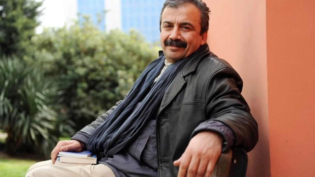 Sirri Sureyya Onder Evli Mi.jpg