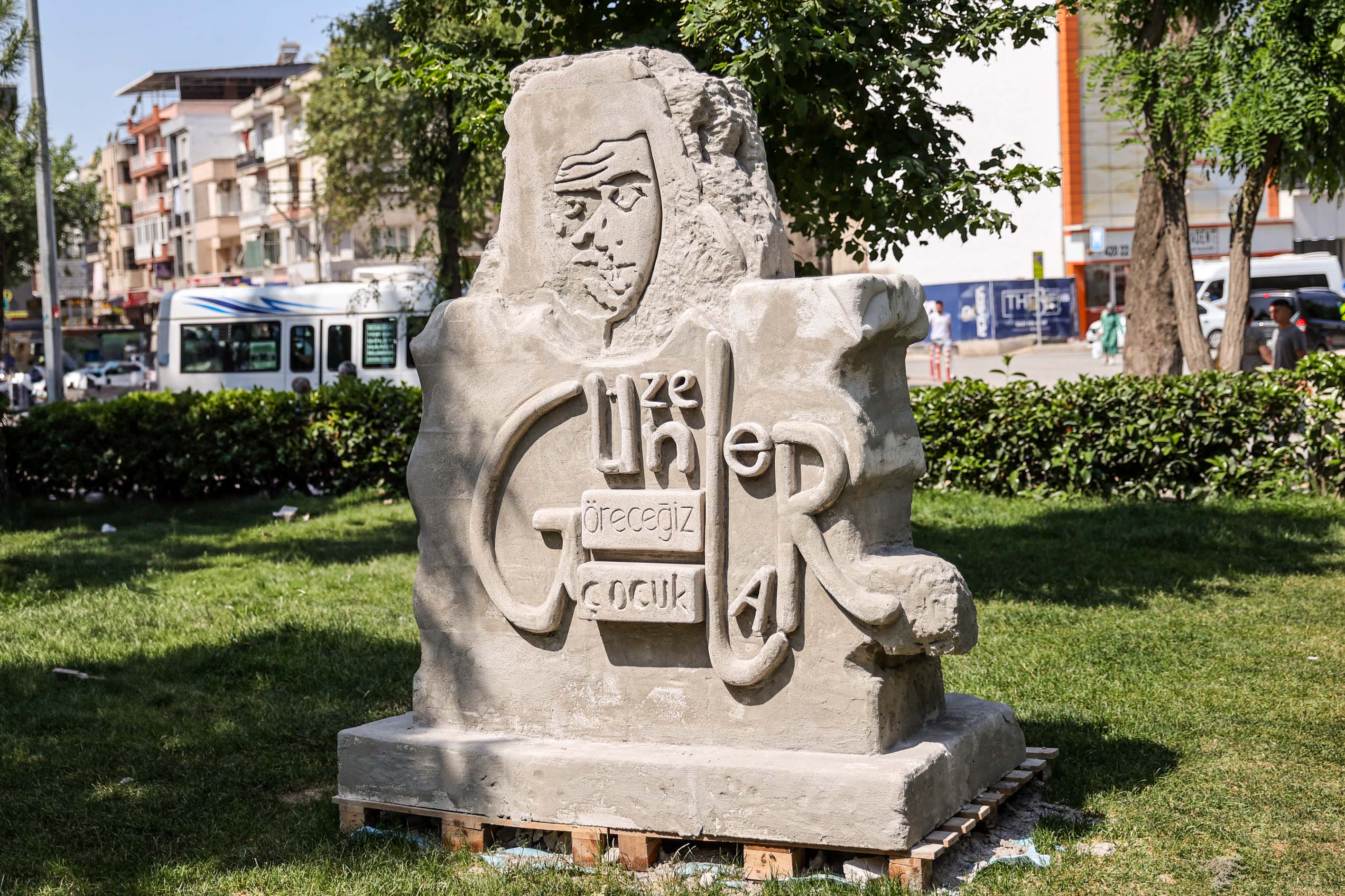 Buca Edip Akbayram Anıt (2)