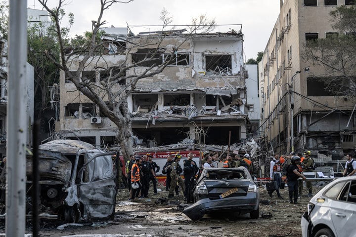 Catismalarda 4 Gun Iran Dan Atilan Fuzelerden Bazilari Tel Aviv Ve Cevresine Isabet Etti