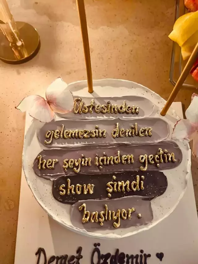 Esref Ruya Sezon Finali Yapiyor Demet Ozdemir E 18761032 6024 M