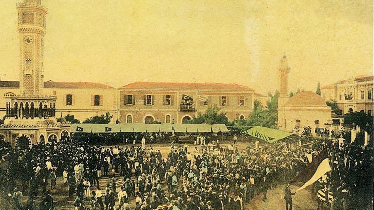 İzmir Saat Kulesi Ve Çevresi