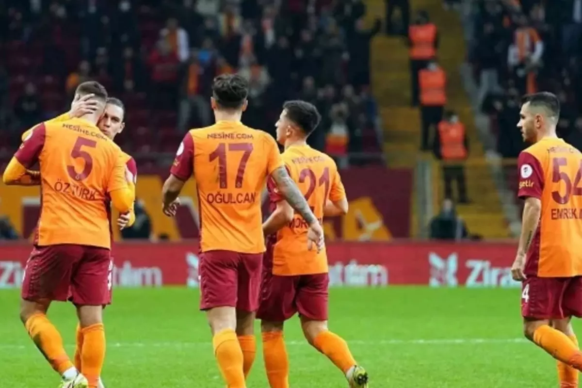 Nereden Nereye Galatasaray In Eski Yildizi 2 18773821 7240 Amp