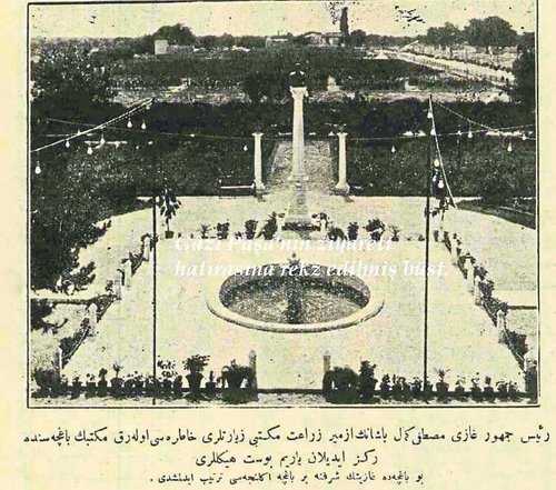 3 Ekim 1926'Da Sarayburnu'nda Açılışı Yapılan Heykel.