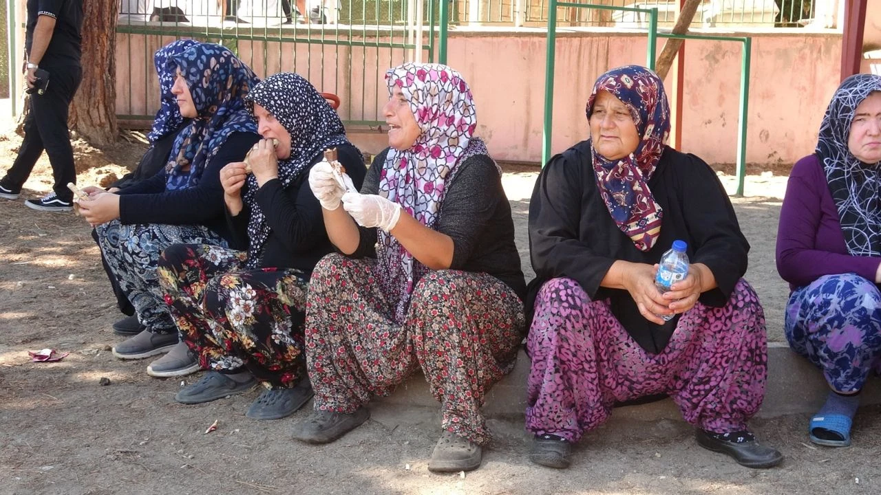 524 Yillik Gelenek Bozulmadi Erkekler Sinir Disi Edildi Koyu Kadinlar Yonetti