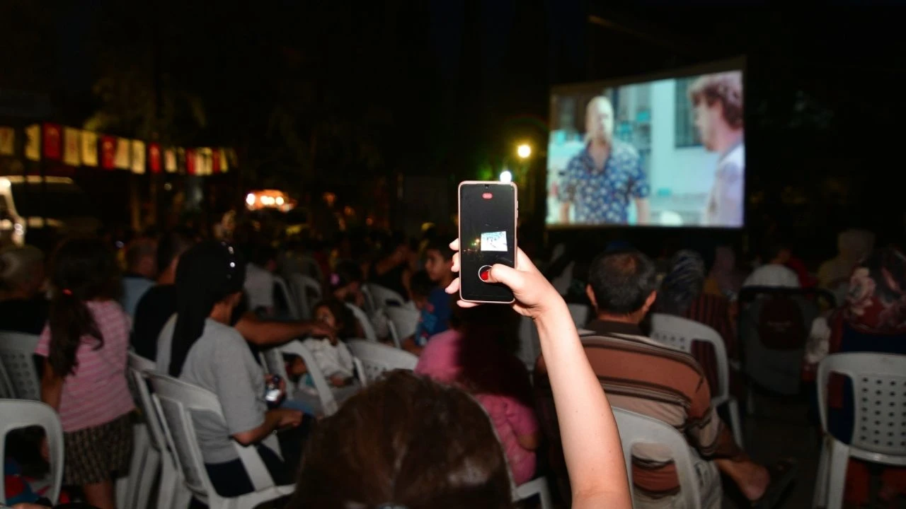 Bornovada Nostaljik Aksamlar Yaz Acikhava Sinema Gunleri Basladi 2