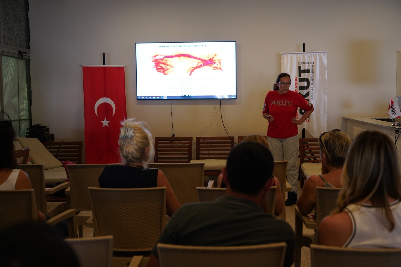 Çeşme Belediyesi Ve Akut’tan Temel Afet Bilinci Eğitimi 3 (1)