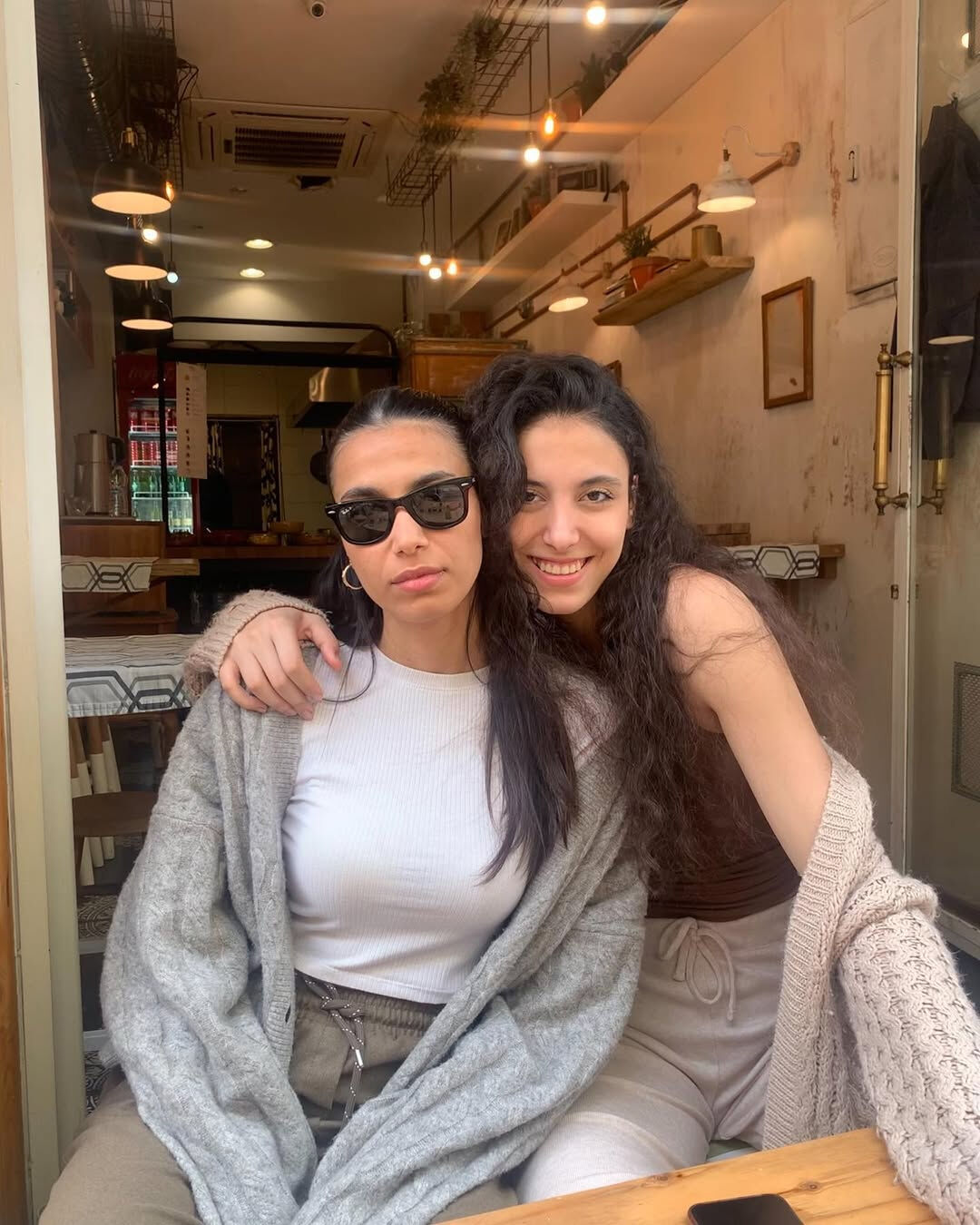 Deniz Uyanik Ve Cemre Uyanik Kardes Mi 17490248524796 1