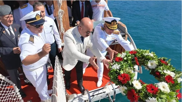 Eli Havadaki Liman Başkanı, Kel Olan Kaymakam Ve Tümgeneral