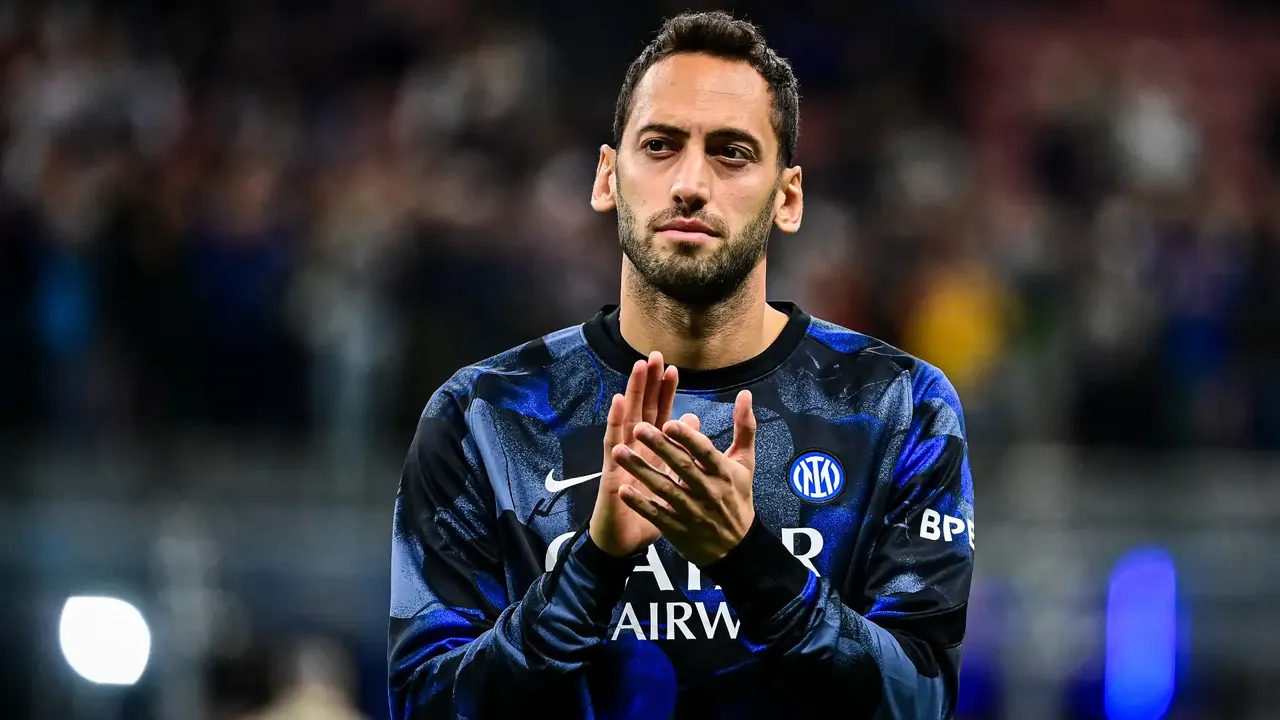 Hakan Calhanoglu Fenerbahce Icin Turkiyeye Geliyor Iste Yilin Transfer Haberi 3235290 202507191000 3