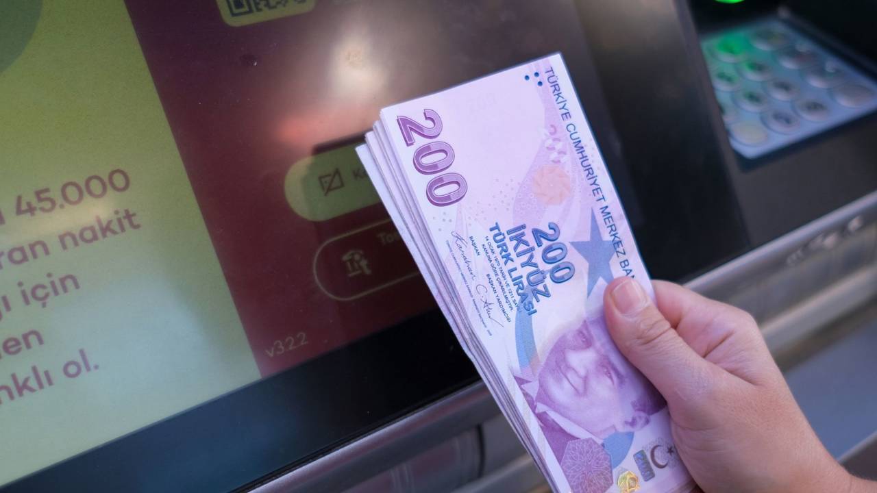 Atm Lerden Yapilan Para Yatirma Islemlerinde Limitler Dusuruldu
