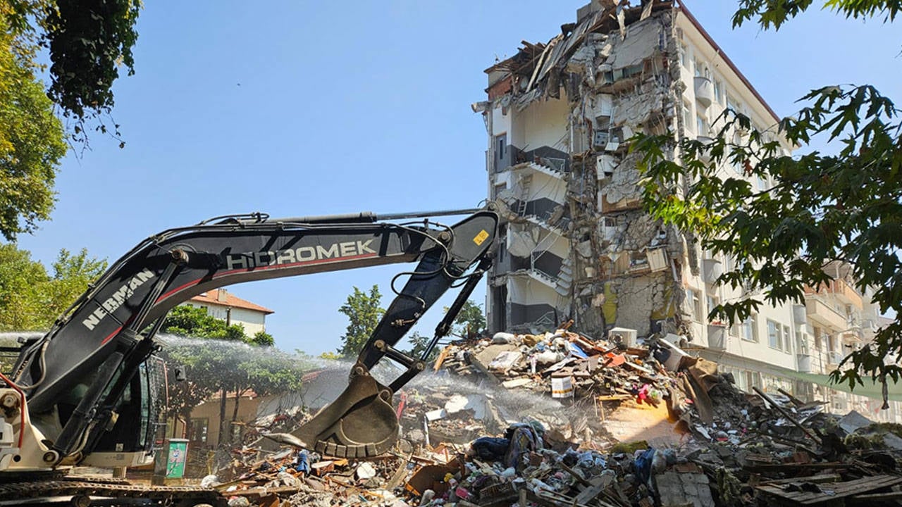 Balikesir Deki Deprem 729 Binadaki 1036 Bagimsiz Bolum Agir Hasarli Veya Yikik