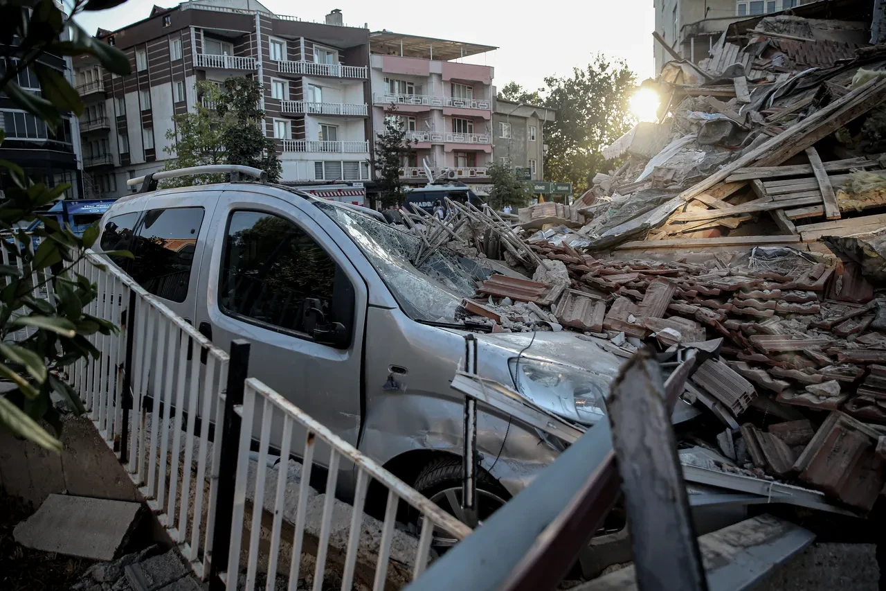 Balikesirdeki Siddetli Depremin Artcilari 100U Asti Dakika Basi Sarsinti 3240712 202508110745 3