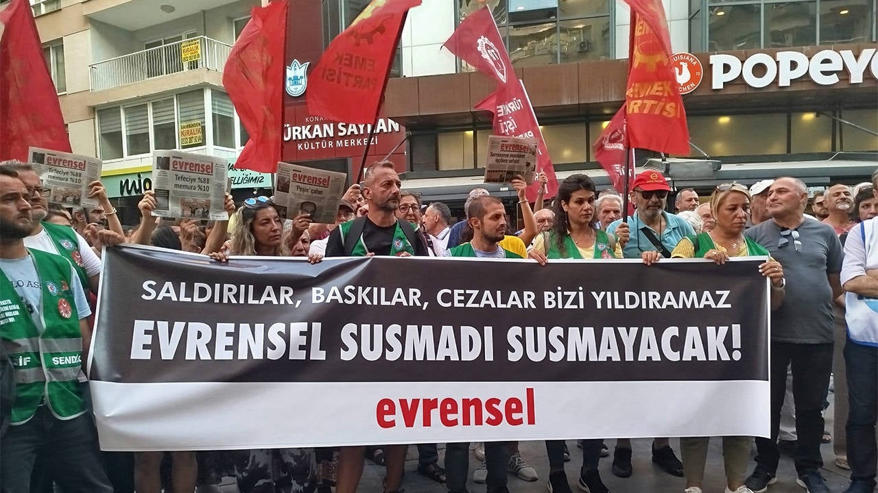 Evrensele Saldiri Sonrasi Izmirde Eylem Evrensel Susmadi Susmayacak