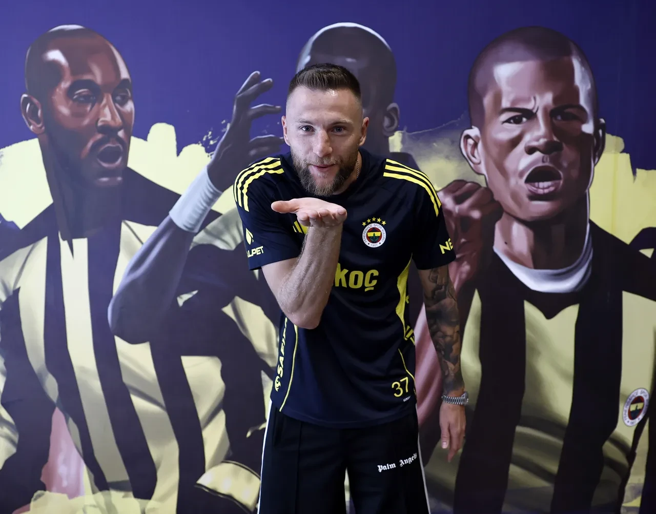 Fenerbahcede Yeni Kaptanlar Belli Oldu Mourinhodan Surpriz Karar 3239419 202508051357 2