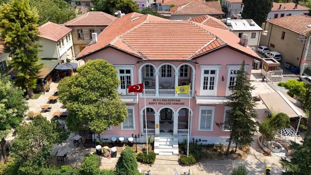 Gazeteci Gocmenoglundan Pembe Koske Ziyaret O Fotografi Ben Cektim 3.Jpg