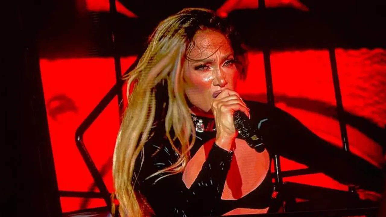 Istanbulda Jennifer Lopez Ruzgari Sahne Sovlariyla Buyuledi 3239538 202508060259 1