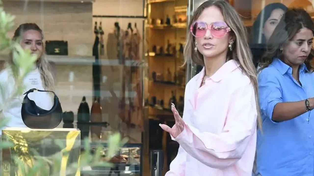 Jennifer Lopeze Istanbulda Sok Magazaya Alinmadi Verdigi Cevap Olay Oldu 3239368