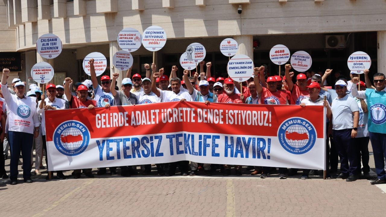 Memur Senden Hukumetin Zam Teklifine Protesto 17550926135982