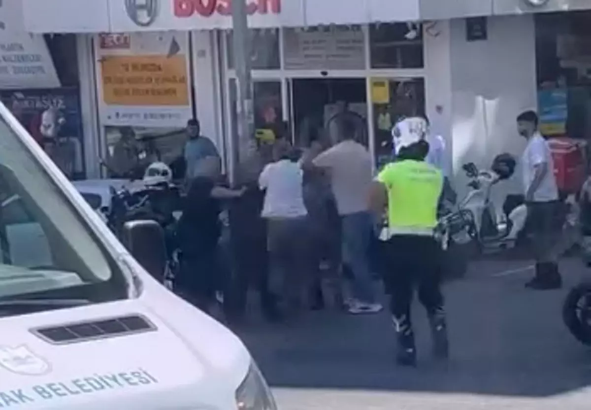 Trafik Polisine Saldirdilar O Anlar Kamerada 2 18980534 Amp