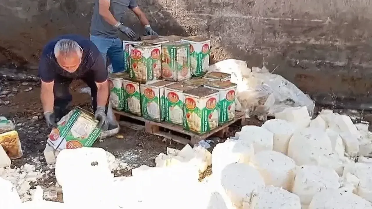 Zmir Bornova Da Iki Ayri Depoda 7 Ton 12 Kilo Bozuk Sut Urunu Ele Gecirildi Gida Skandalcilarina Operasyon Duzenlendi Isletmelere Yasal Islem Baslatildi 8147