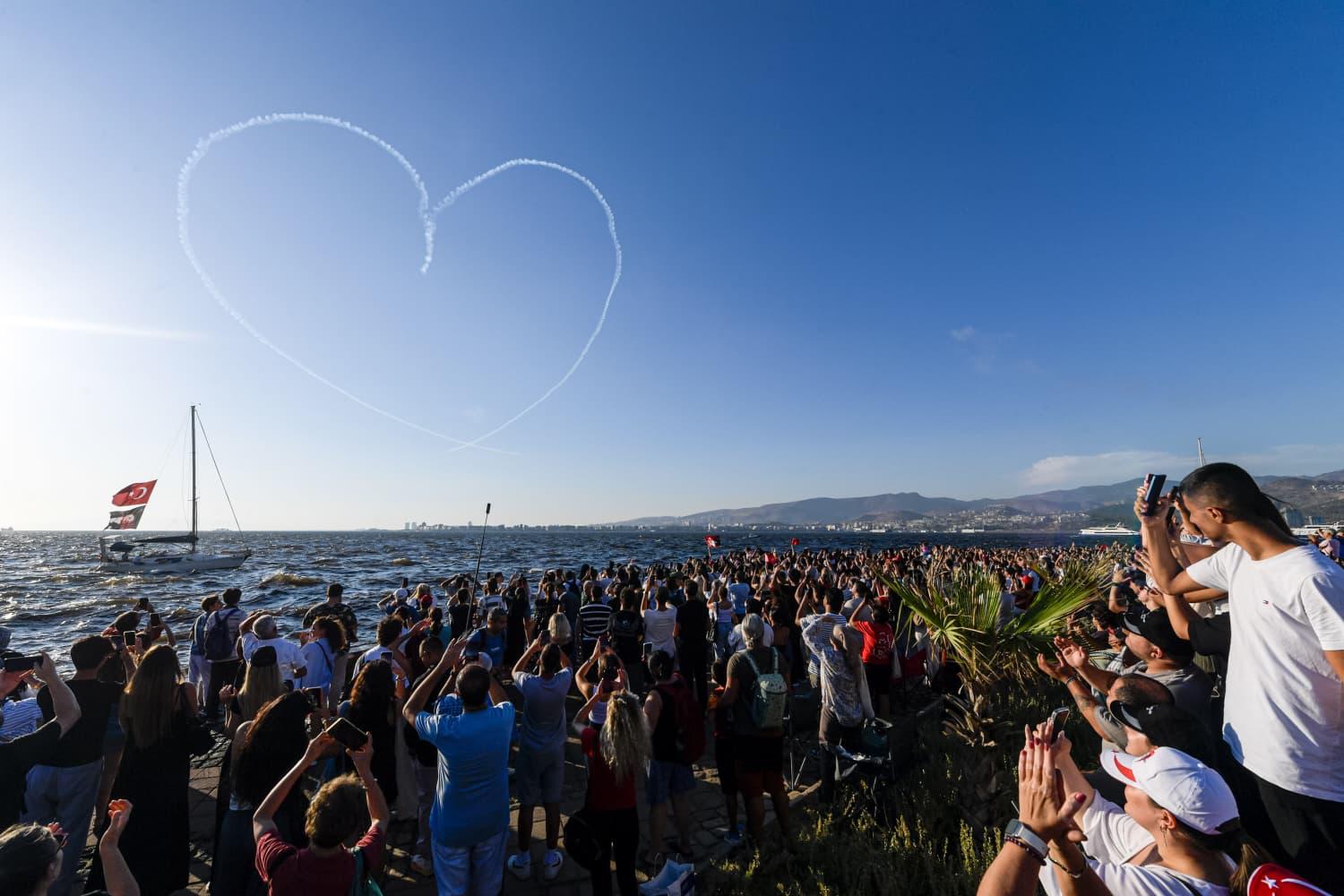 9 Eylül kutlamaları havada ve karada coşkuyla yaşandı