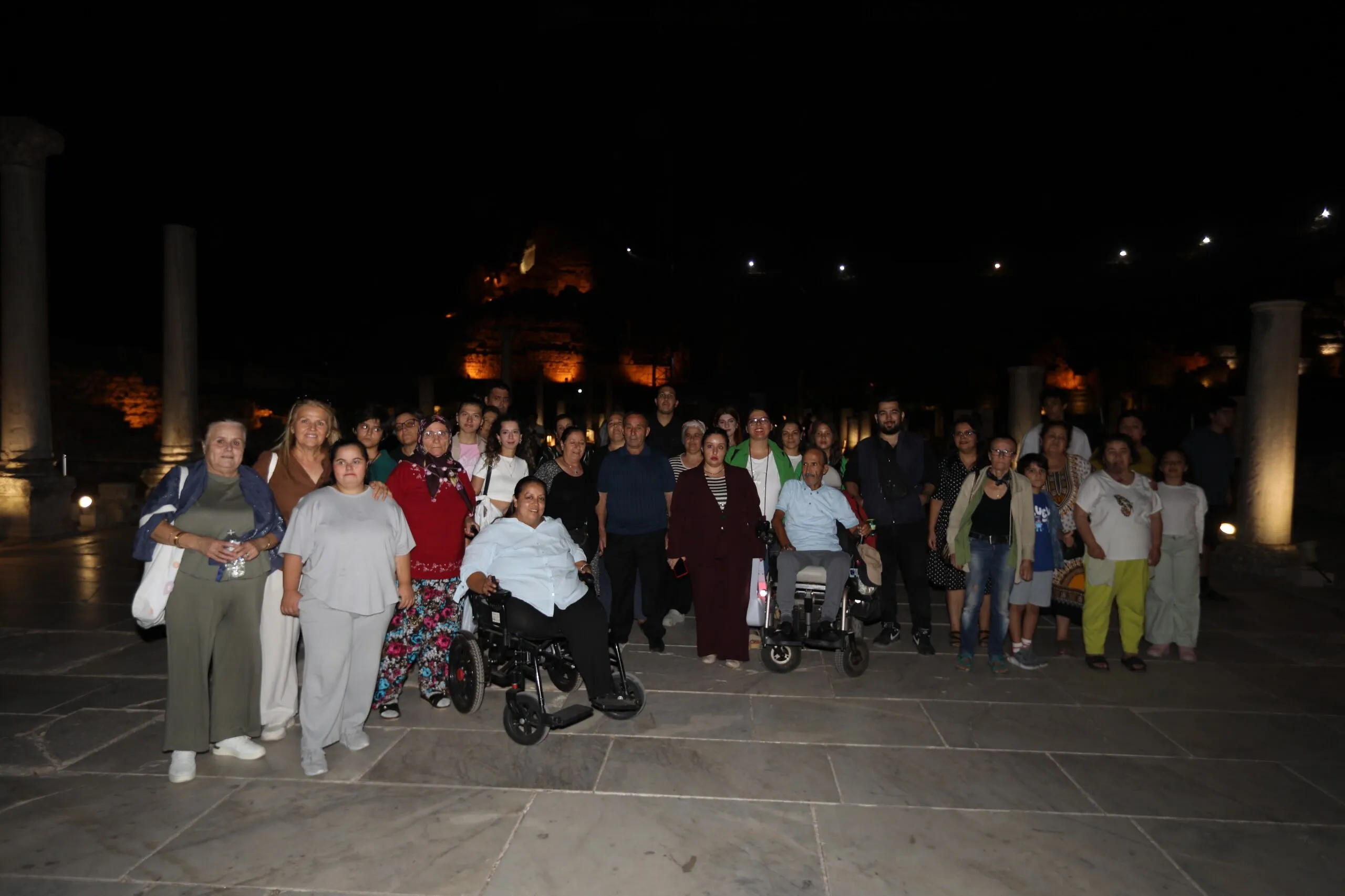 Efes Selcuk Belediyesinden Engelsiz Bireylere Efeste Gece Yolculugu 1.Jpeg