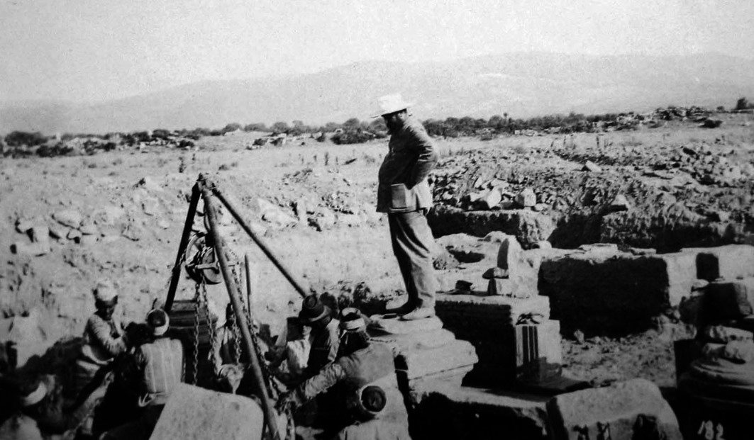 Fransiz Paul Tarihi Eserleri Boyle Caldi (2)-1