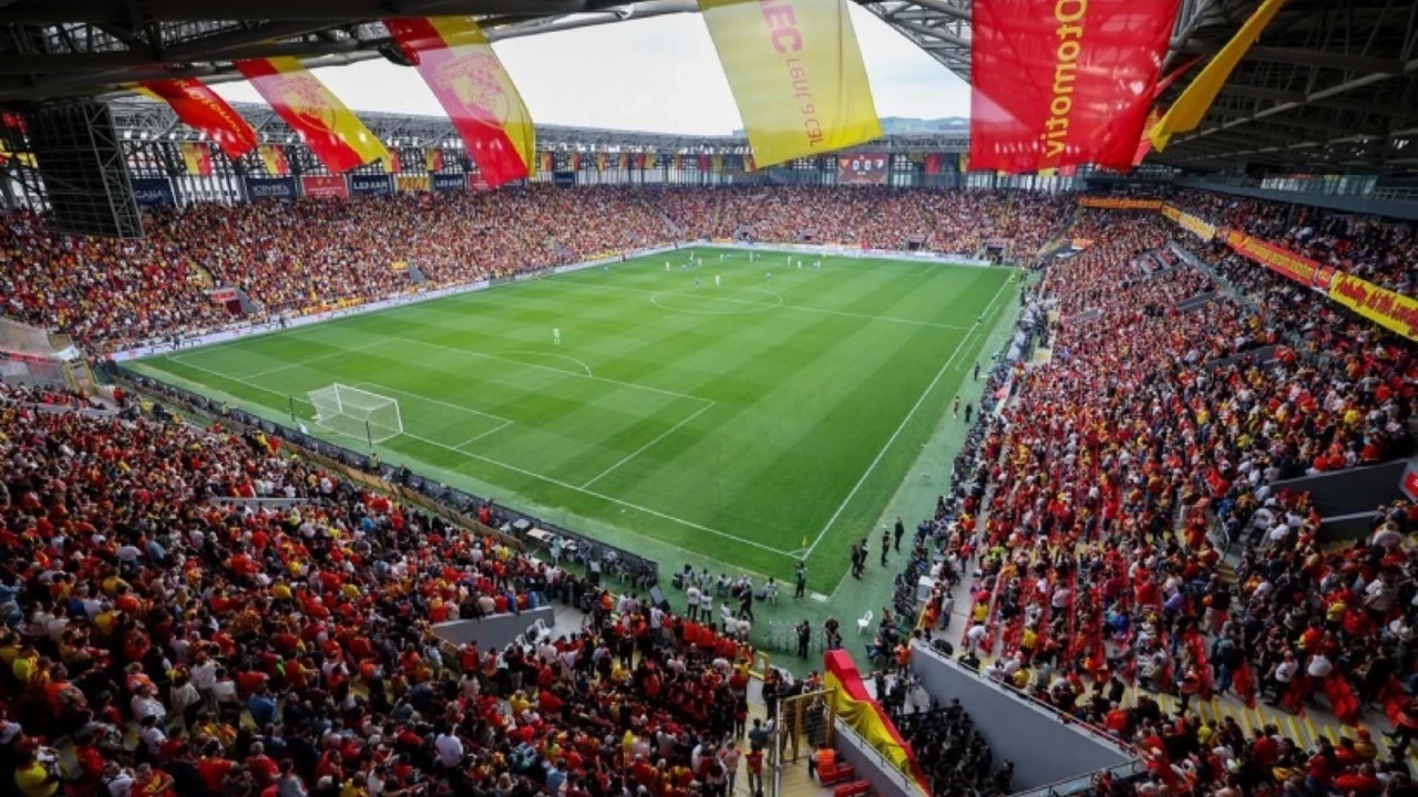 Goztepe Ve Fenerbahce Arasinda Tribun Kavgasi Valilik Son Sozu Soyledi 7Jos